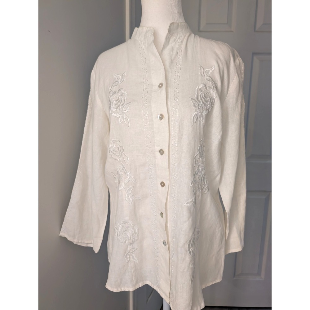 Edward 100% White Linen Blouse Size Medium Rose Embroidered Pearlized Buttons